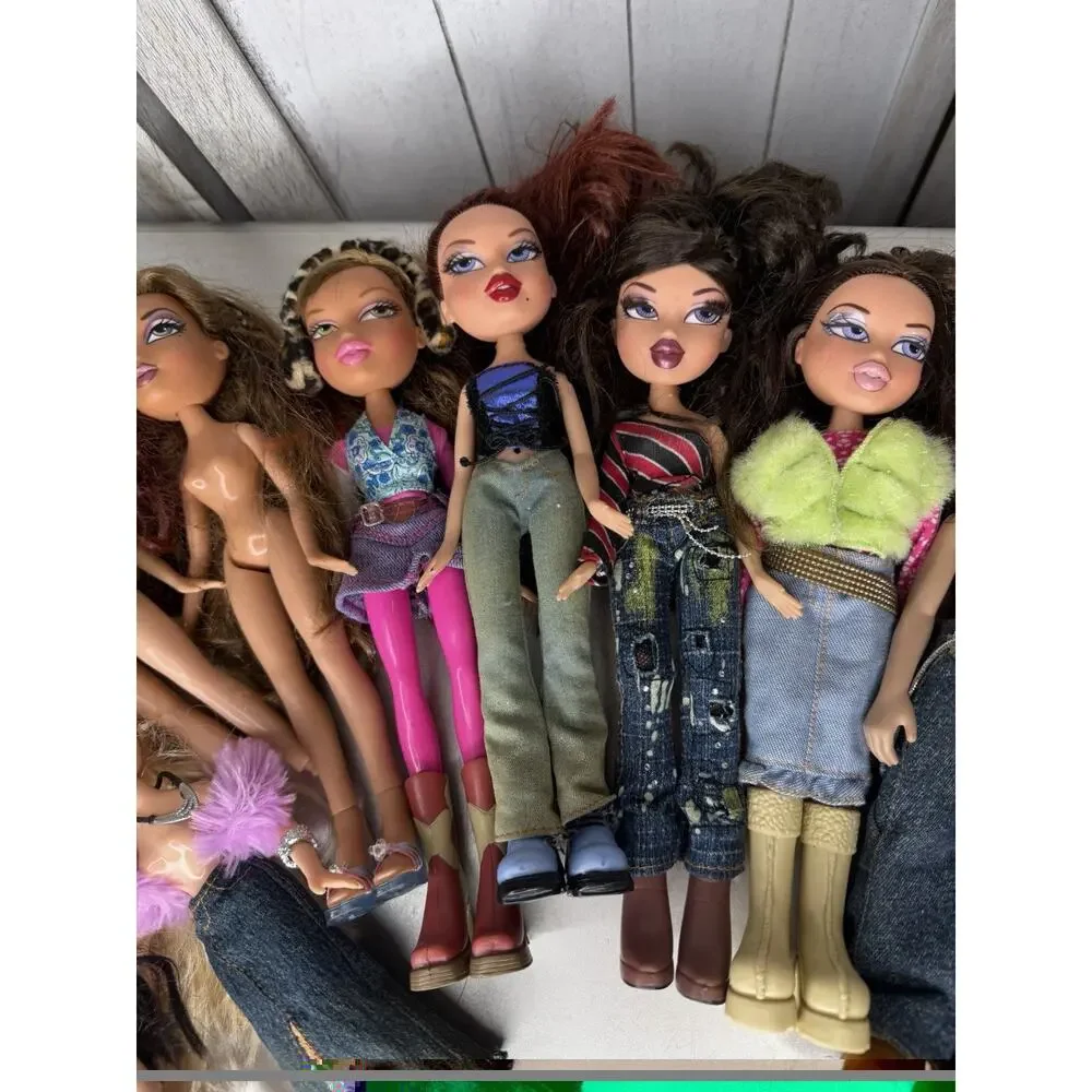 Vintage Y2K Bratz Dolls Lot Of 10 W/ Outfits & Accessory Lot Incl. Purses Hats